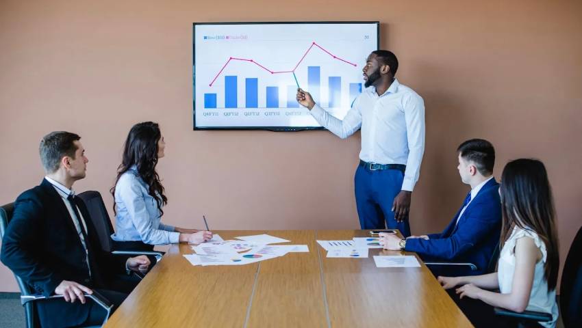 How to Pitch to Investors – Startup Funding Pitch Guide for Founders